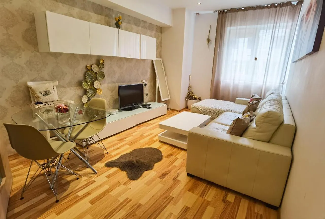 Easystay Flats Бухарест 0*,  Румыния